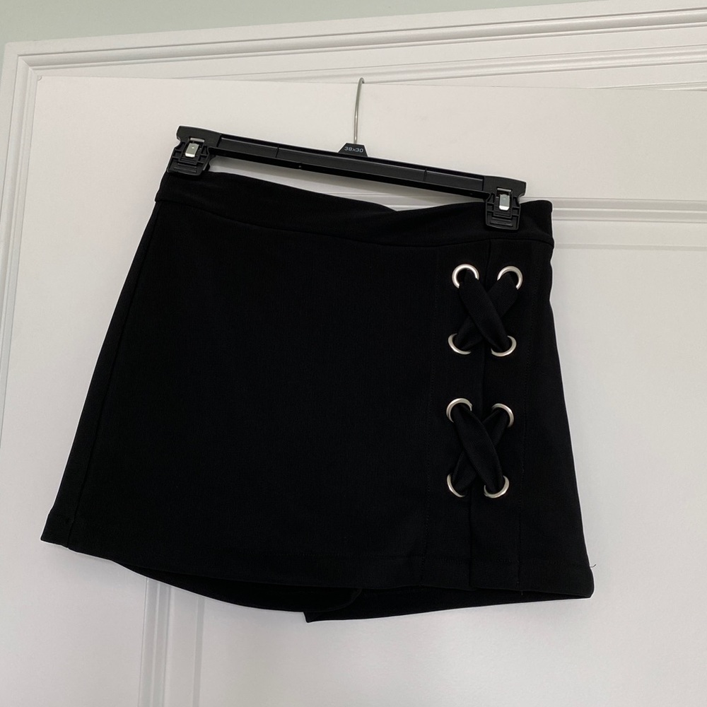 Forever21 black skort
